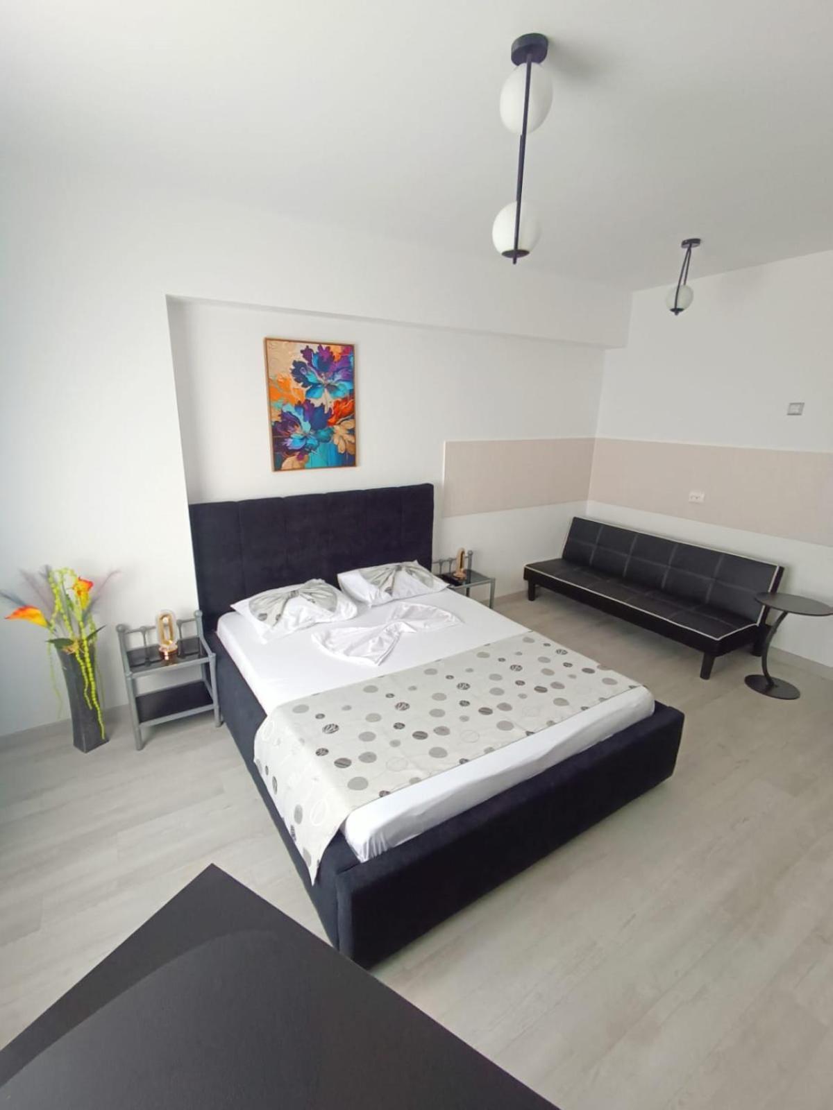 Eduard Elegance Rin Apartment